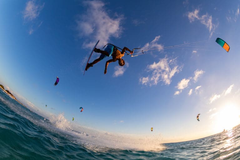 Naucz się nowego sportu – windsurfing dla Ciebie!