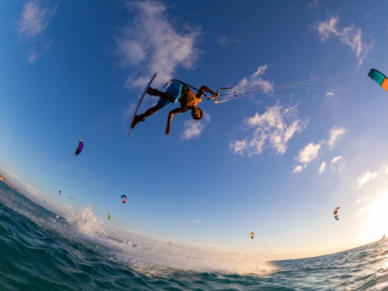 Naucz się nowego sportu – windsurfing dla Ciebie!